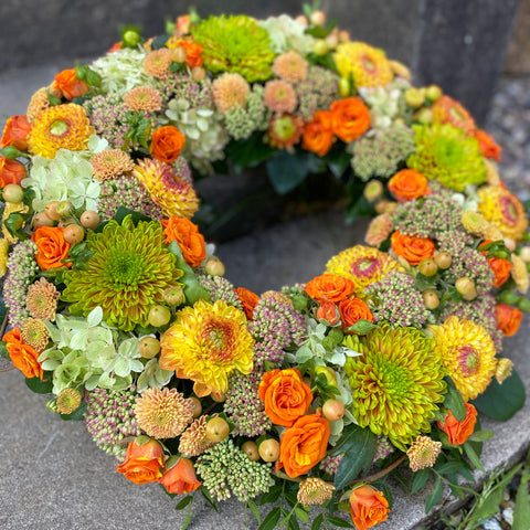 Kranse - tæt rundpyntet i årstidens farver