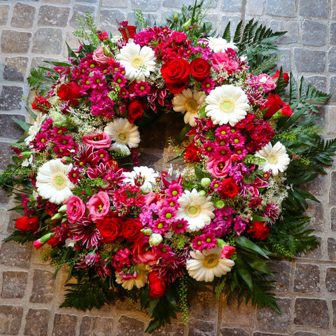 Kranse - rundpyntet med årstidens blomster