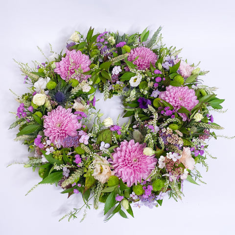 Kranse - rundpyntet i rosa, lilla og hvide farver