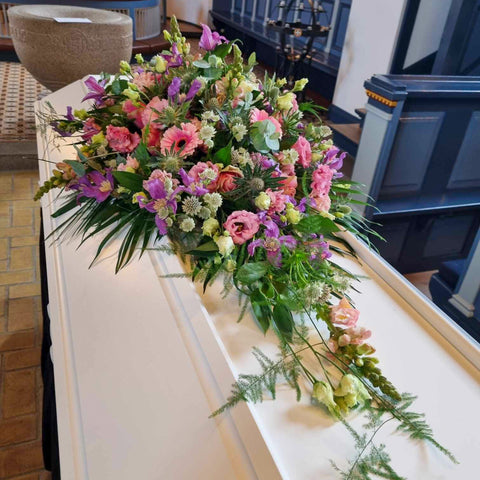 Kistepynt i lilla og rosa farver