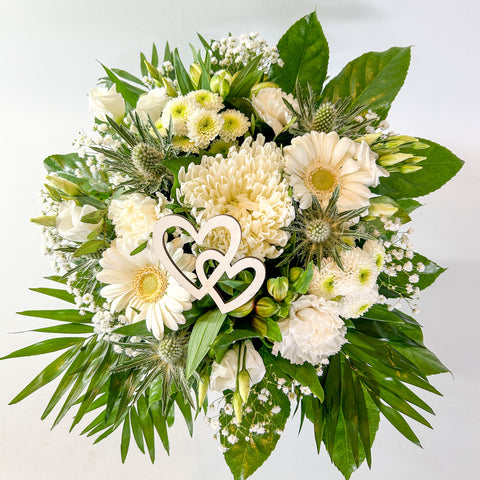 Hvid Mors Dag buket med søde hjerter