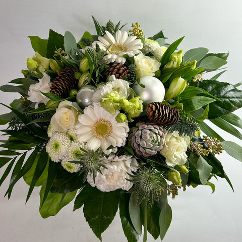 Hvid tætbundet julebuket