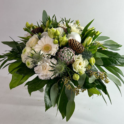 Hvid tætbundet julebuket