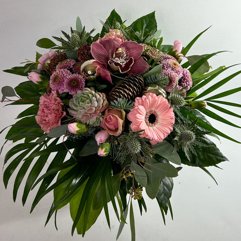 Rosa tætbundet julebuket