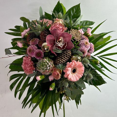 Rosa tætbundet julebuket