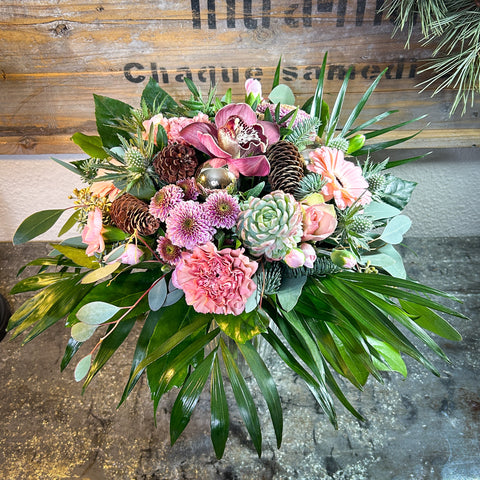 Rosa tætbundet julebuket