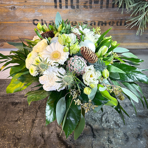 Hvid tætbundet julebuket