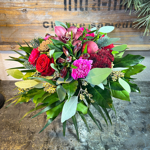 Rød tætbundet julebuket