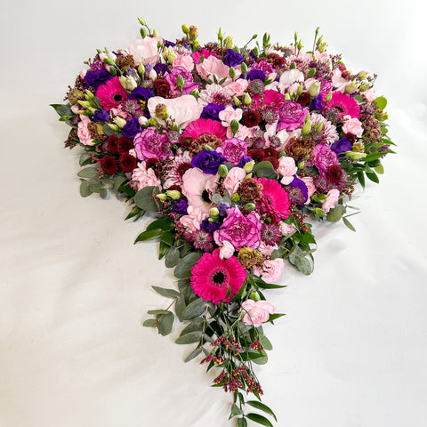 Lukket hjerte med eksklusive blomster