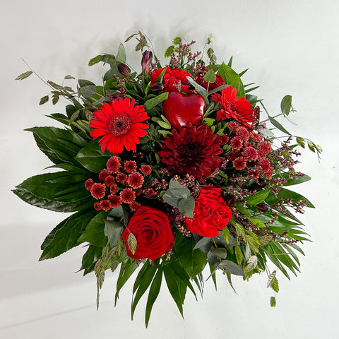 Mørke rød kærlighedsbuket til Mors Dag